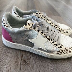 Shu Shop Women’s Metallic Silver Star Sneaker with Pink Heel